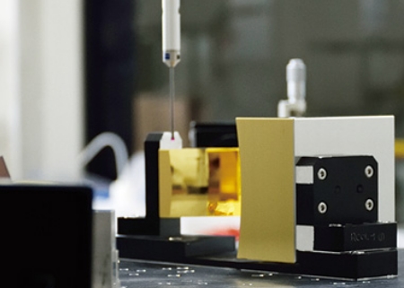 Assembled mirrors, measuring the optical path by CMM simultaneously.